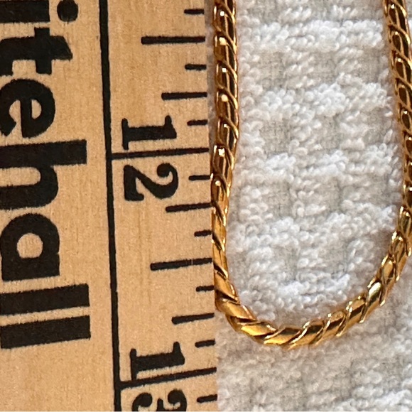 Vintage Vendome Signed Chunky Chain Necklace Gold Tone 13 inches - Picture 3 of 4